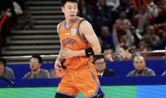 77号的跨洋共鸣！张镇麟为湖人球员东契奇全明星拉票